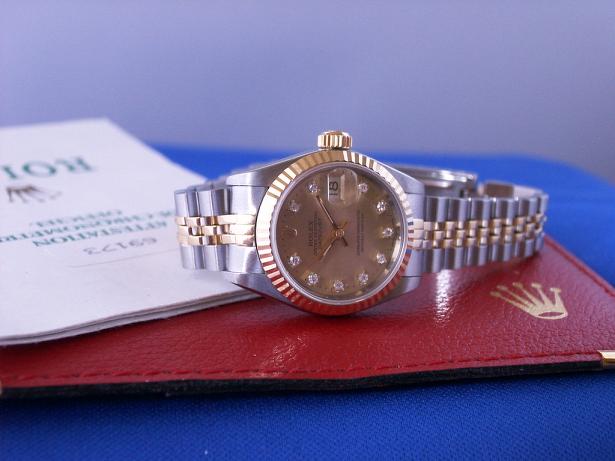 This Ladies Rolex Datejust is in mint condition , complete with box , papers 